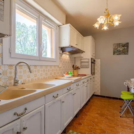 Apartment Les Mimosas-3 By Interhome